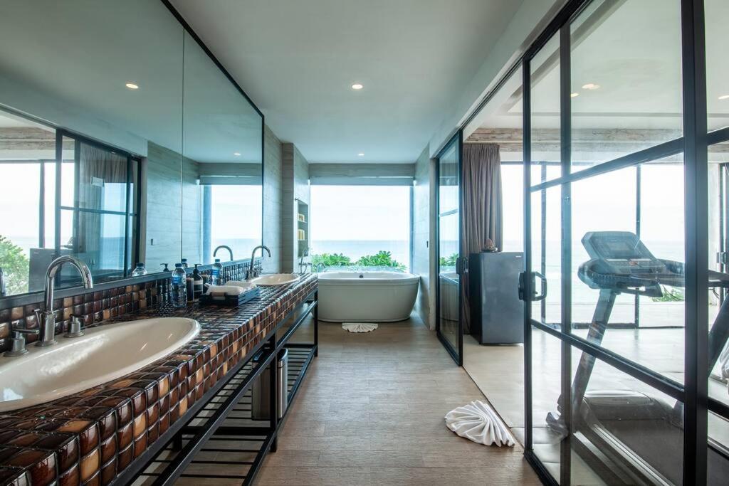 Nusa Dua Ocean View With Private Beach Exteriör bild